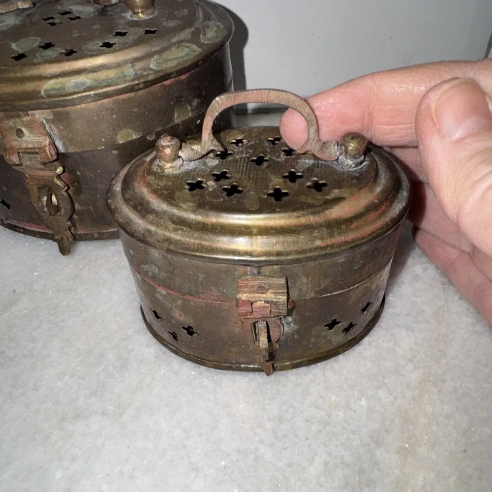 Set Of 2 Hinged‎ Locking Cricket Box Trinket VintageFB0001